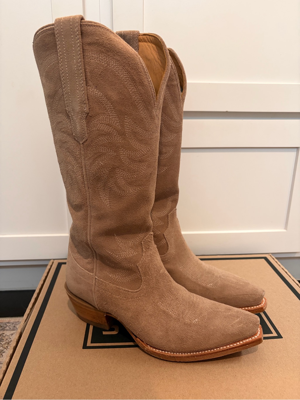 Tecovas Annie In Fawn Suede